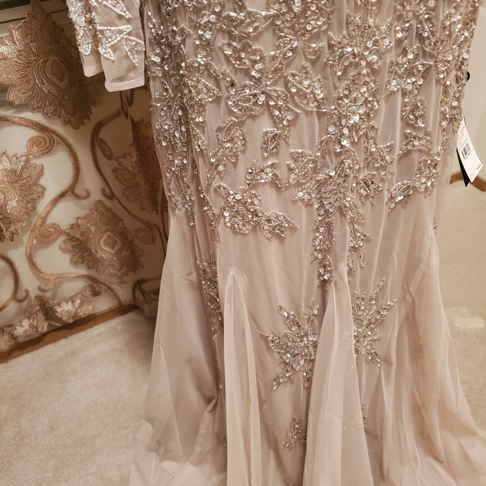 Dress - Picture 7 of 7